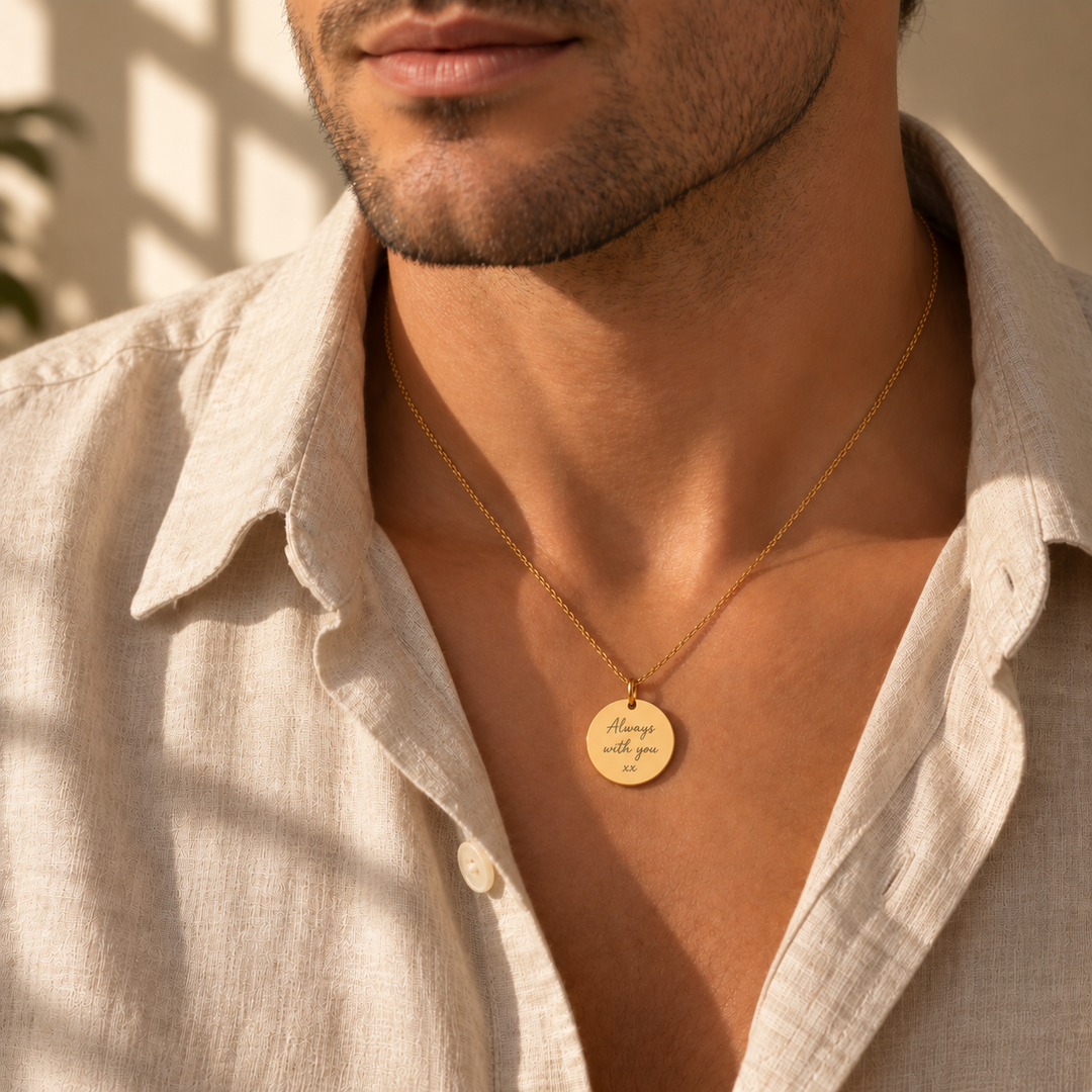 Man wearing a gold handwriting necklace
